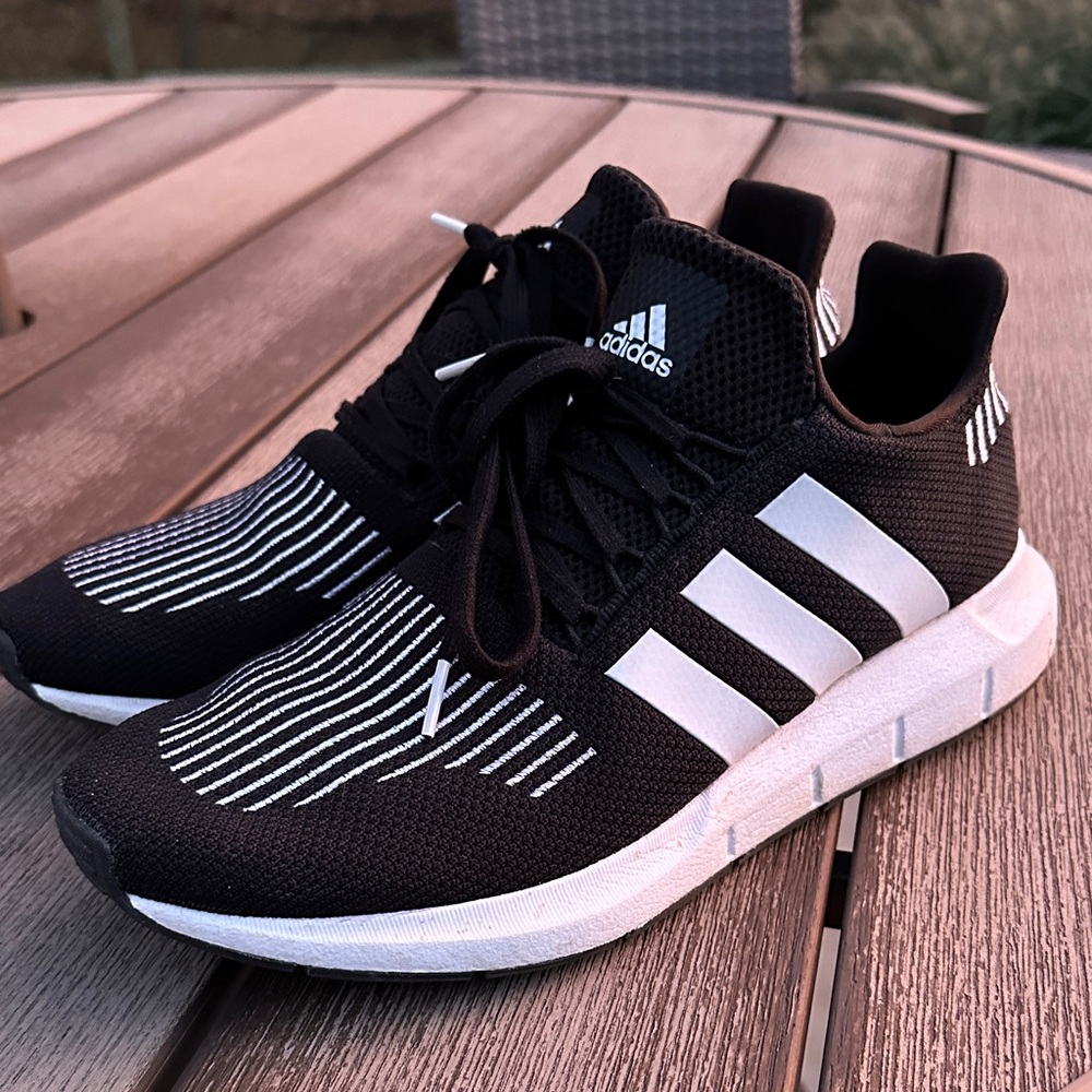 Adidas Men's Black & White Swift Run size 12. Like New